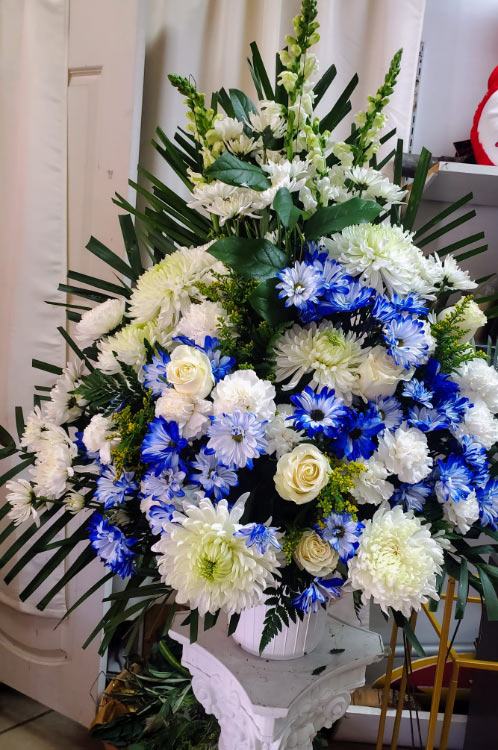 Blue-White--flowers-condolence