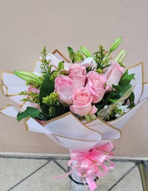 Bunch-lilie-and-pink-roses-better